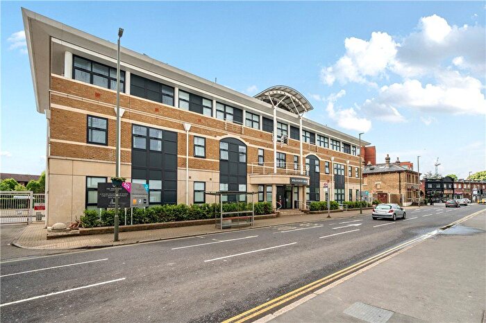 1 Bedroom Flat To Rent In London Road, Staines Upon Thames, TW18