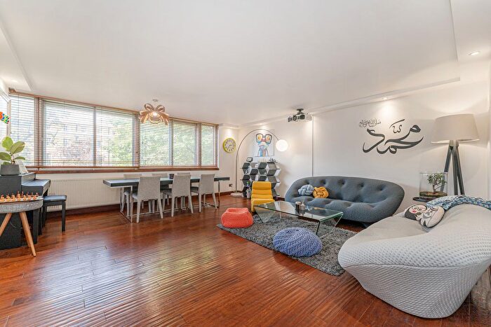2 Bedroom Flat For Sale In The Quadrangle, London, W2