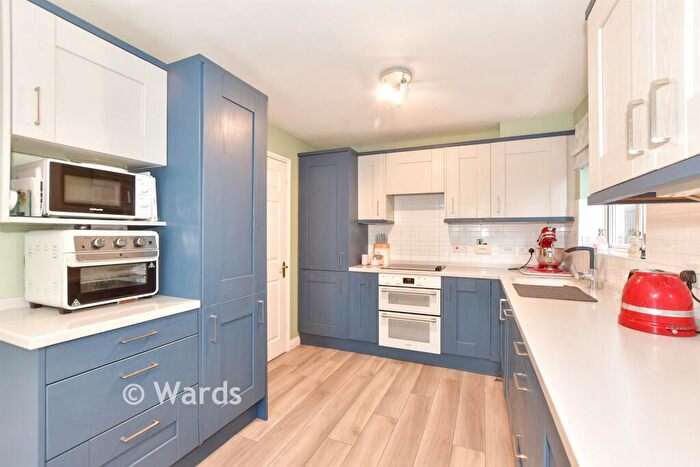 4 Bedroom Detached House For Sale In Manor Farm Close, Lympne, Kent, CT21