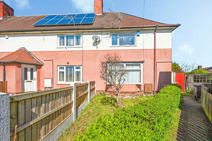 4 Bedroom End Of Terrace House For Sale In Longford Crescent, Nottingham, NG6