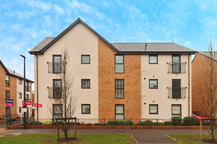 2 Bedroom Flat For Sale In Cater Drive, Yate, Bristol, BS37