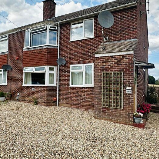 2 Bedroom Maisonette For Sale In Highwood Close, Shaw, Newbury, RG14