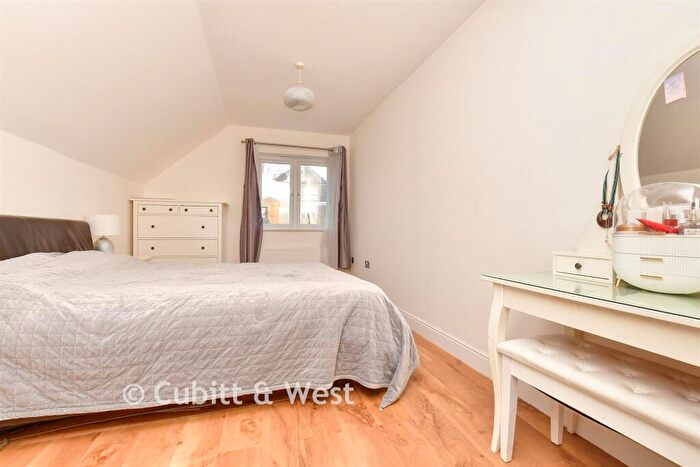 4 Bedroom Detached House For Sale In Bankside, Epsom, Surrey, KT17