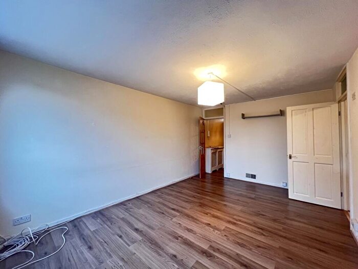3 Bedroom Maisonette To Rent In De Beauvoir Road, Hackney, London, N1