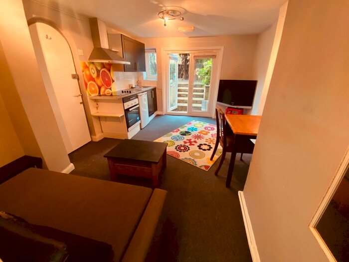 1 Bedroom Flat To Rent In Brecknock Road, Tufnell Park, N19