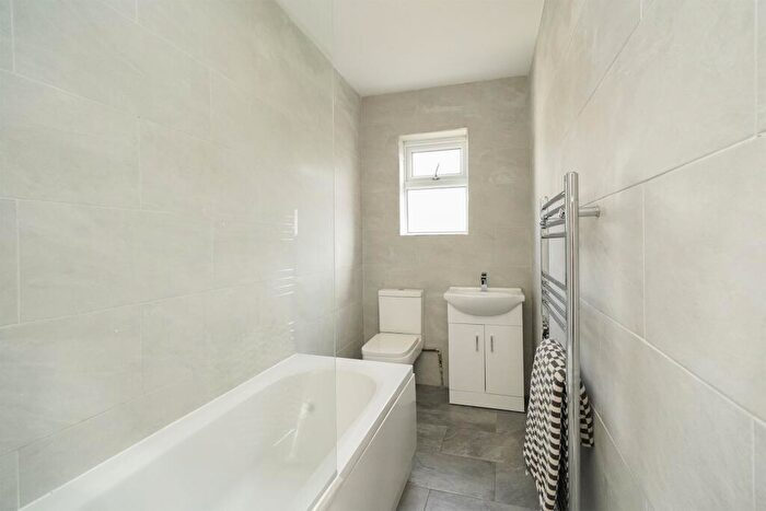 2 Bedroom Semi-Detached House For Sale In Holland Road, Old Whittington, S41