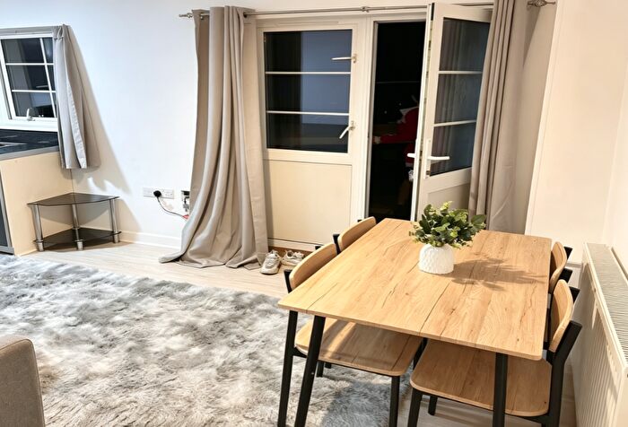 1 Bedroom Flat To Rent In Springfield Court, Springfield Road, Kingston Upon Thames, Surrey, KT1