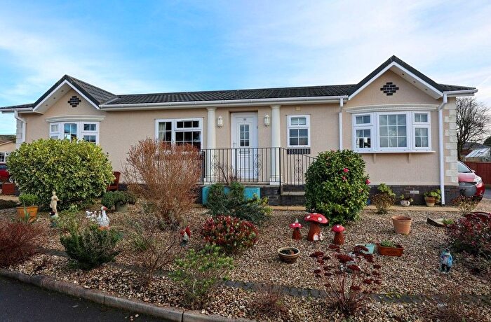 2 Bedroom Mobile/park Home For Sale In Glenleigh Park, Sticker, St. Austell, PL26