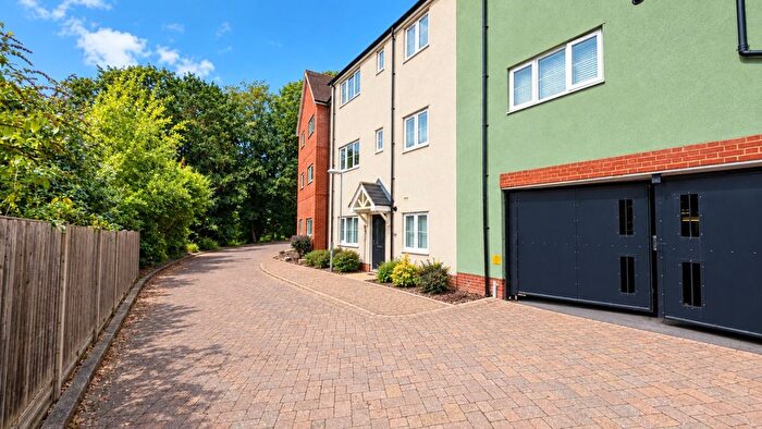 1 Bedroom Flat For Sale In Summerhouse Hill, Buckingham, MK18