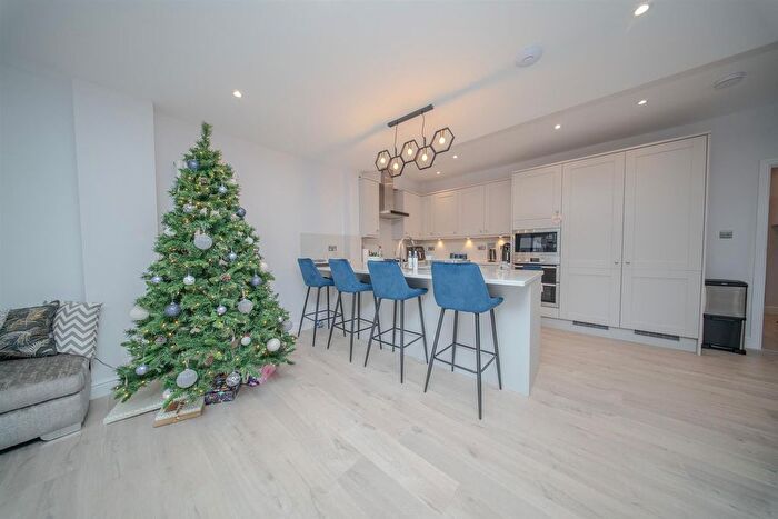 3 Bedroom End Of Terrace House For Sale In Albany Road, Old Windsor, SL4