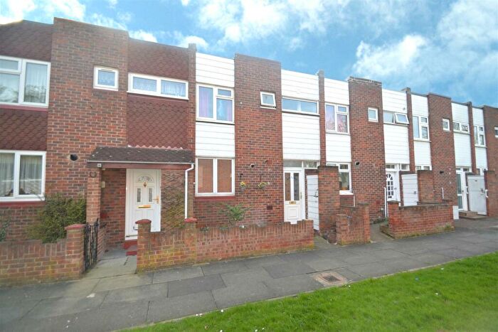 3 Bedroom Terraced House To Rent In Woodman Path, Ilford, IG6