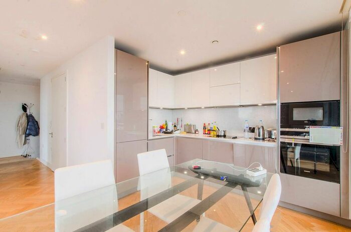 2 Bedroom Flat To Rent In Southwark Bridge Road, London Bridge, London, SE1