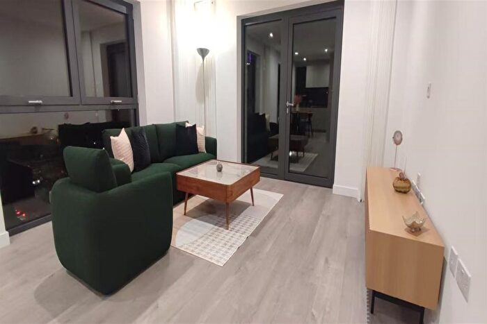 2 Bedroom Flat To Rent In Darter House, Anax Street, N4