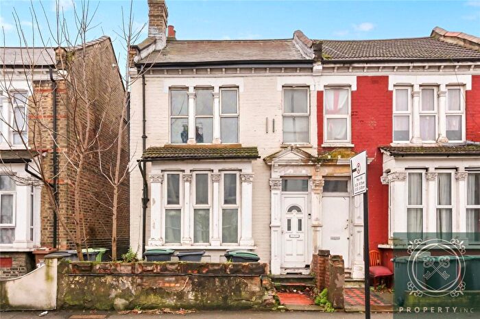 4 Bedroom Semi-Detached House To Rent In Wightman Road, London, N8