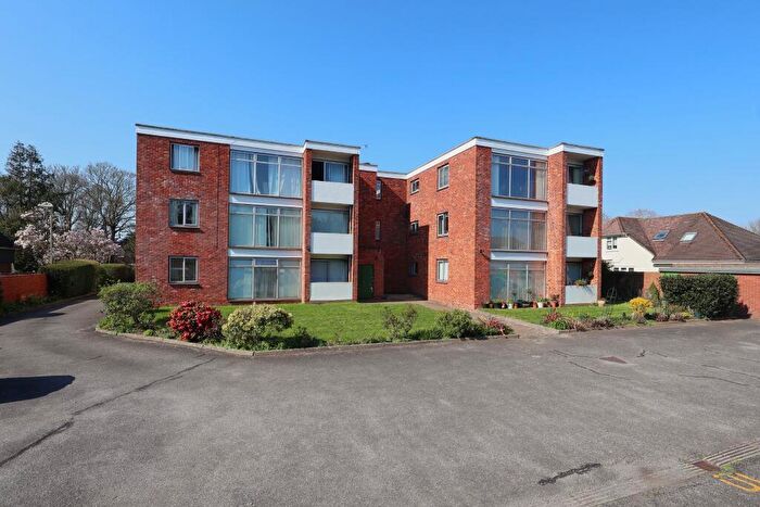 3 Bedroom Flat For Sale In Longmead Court, Langstone, Havant, PO9