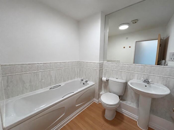 2 Bedroom Property To Rent In Blakemere Drive, Northwich, CW9