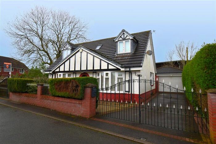 3 Bedroom Detached Bungalow To Rent In Walker Street, Westhoughton, Bolton, BL5