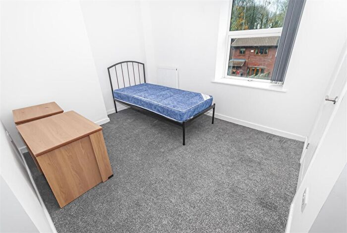 1 Bedroom Terraced House To Rent In Bridge Street, Shaw, Oldham, OL2