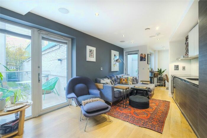 2 Bedroom Town House To Rent In Greenwich High Road, London, SE10