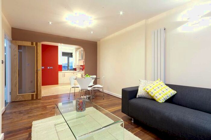 3 Bedroom Flat To Rent In Bains Mansions, Philpot Street, Whitechapel, London, E1