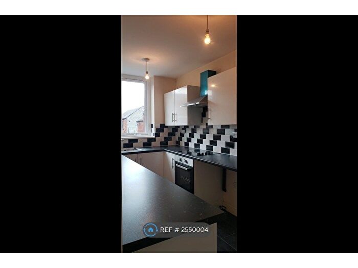 2 Bedroom Flat To Rent In Wood Street, Ashton-Under-Lyne, OL6