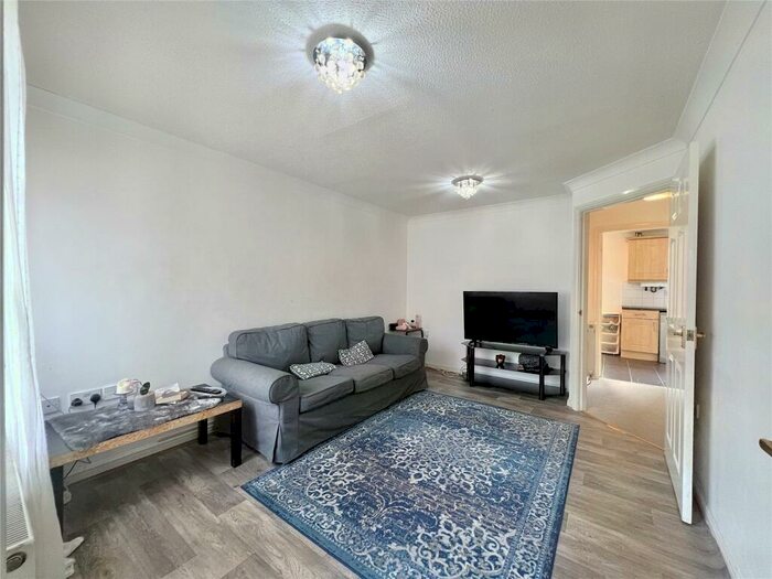 3 Bedroom Semi-Detached House To Rent In Renforth Close, St James Village, Gateshead, NE8