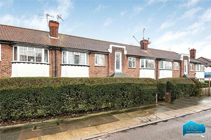 2 Bedroom Apartment To Rent In York Way, Whetstone, London, N20