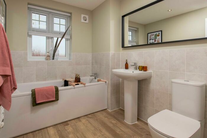 3 Bedroom Semi-Detached House For Sale In Walton Road, Drakelow, DE15