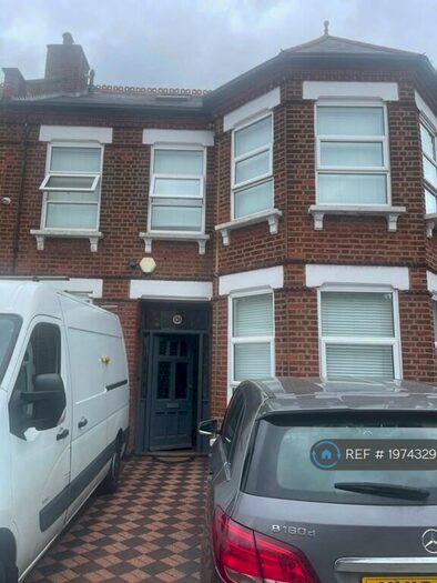 1 Bedroom Flat To Rent In Rear, London, NW2