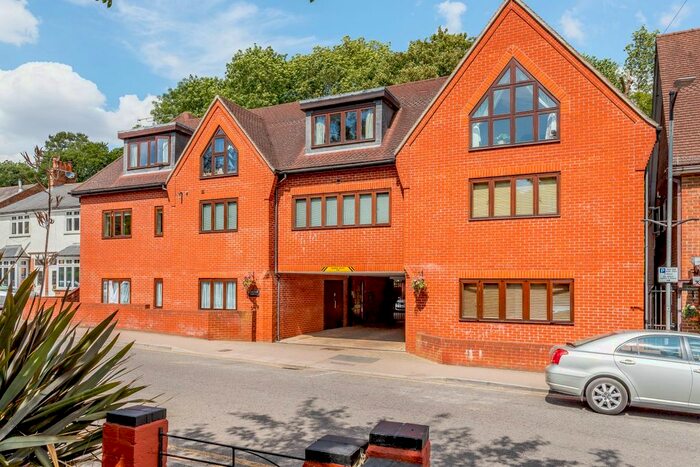 2 Bedroom Flat To Rent In Lower Road, Chorleywood, Rickmansworth, WD3