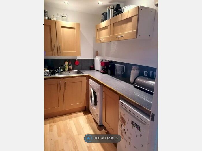 1 Bedroom Flat To Rent In Belmont Court, Northampton NN1