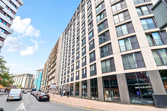 1 Bedroom Apartment For Sale In Piccadilly Place, Manchester, Greater Manchester, M1