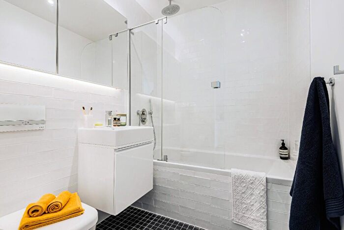 1 Bedroom Flat To Rent In Gravity Royal Heights, Queens Road, Reading, Berkshire, RG1