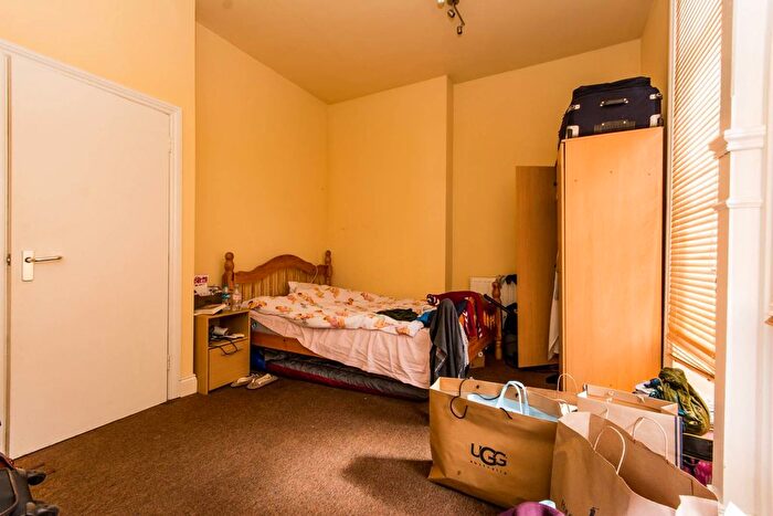 Studio For Sale In Uxbridge Road, Shepherd's Bush, London, W12