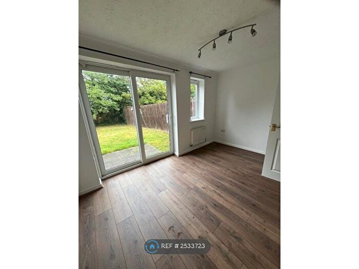 2 Bedroom Semi-Detached House To Rent In Weave Close, Nottingham, NG6