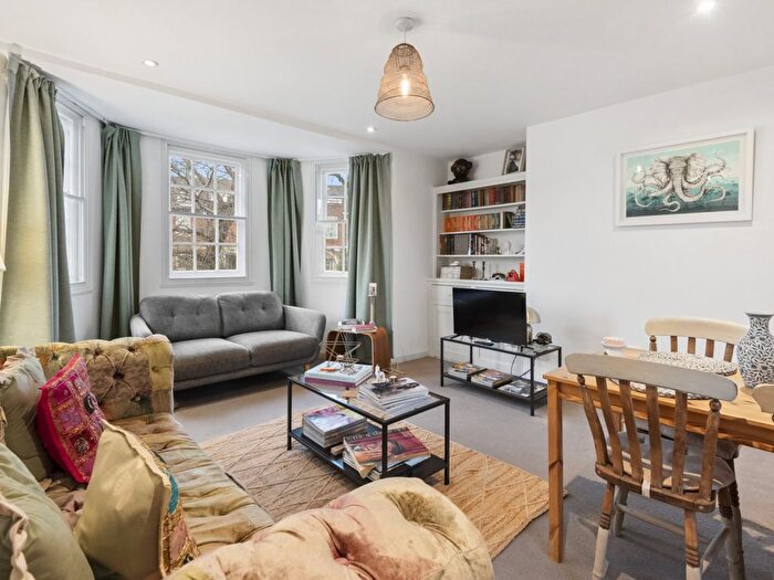 3 Bedroom Flat For Sale In Barlby Road, London, W10