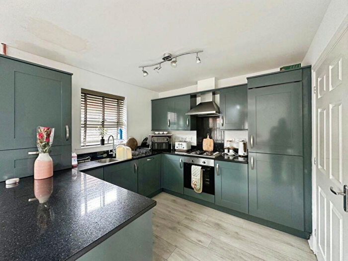 4 Bedroom Detached House To Rent In Courtleigh Avenue, Barnet, EN4