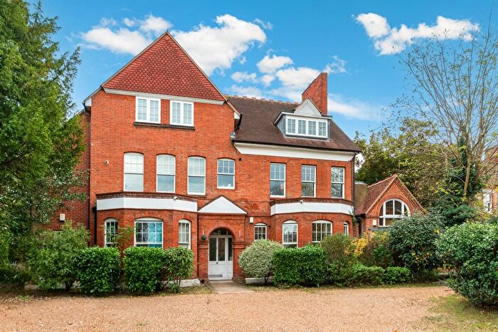 2 Bedroom Flat For Sale In Copers Cope Road, Beckenham, BR3