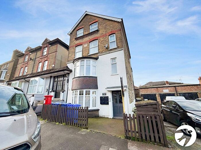 1 Bedroom Flat To Rent In Park Road, Sittingbourne, Kent, ME10