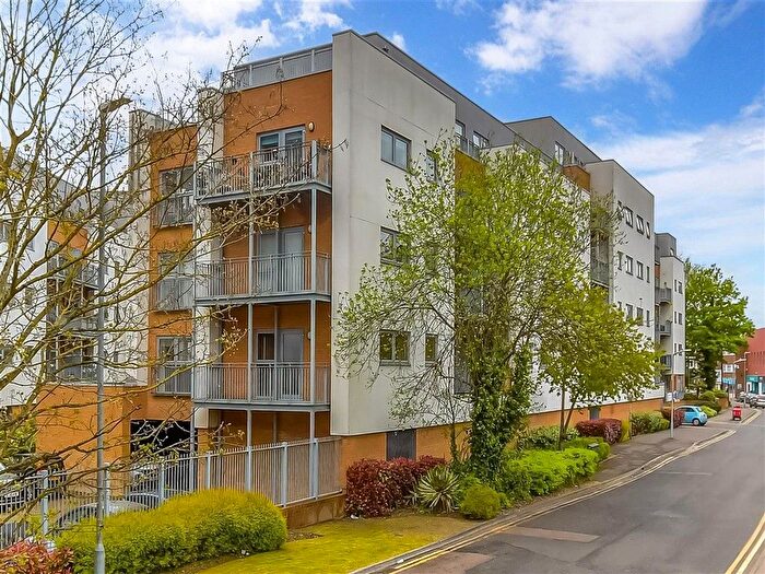 1 Bedroom Flat For Sale In Sovereign Way, Tonbridge, Kent, TN9