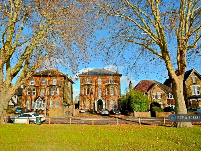 1 Bedroom Flat To Rent In Woodside Green, London, SE25