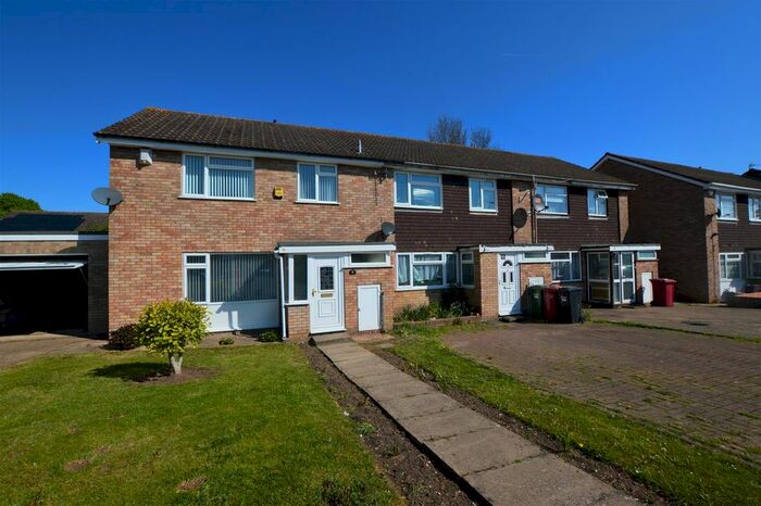 4 Bedroom End Of Terrace House To Rent In Birch Grove, Slough, SL2