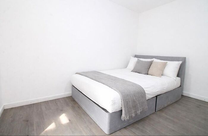 Barn Conversion To Rent In Dunstable Road, Luton, LU1