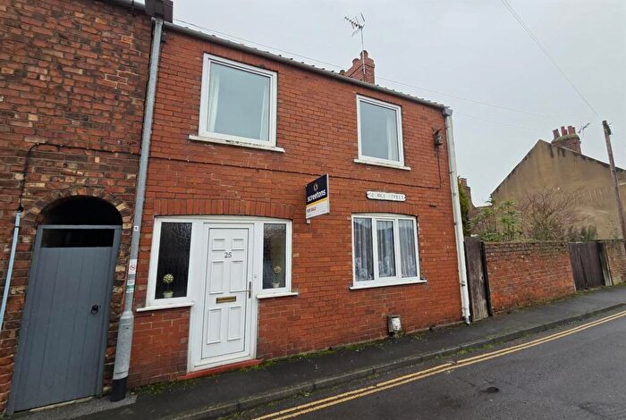 3 Bedroom End Of Terrace House For Sale In George Street, Snaith, DN14