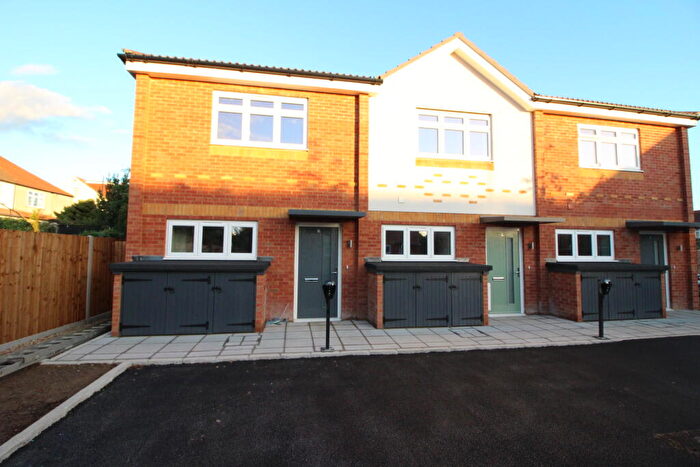2 Bedroom End Of Terrace House For Sale In Trent Way, Worcester Park, KT4
