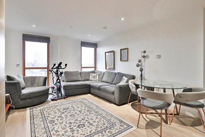 2 Bedroom Apartment For Sale In Blagdon Road, New Malden, KT3