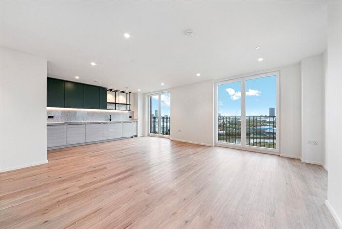 2 Bedroom Apartment To Rent In Hemlock Street, London, E14