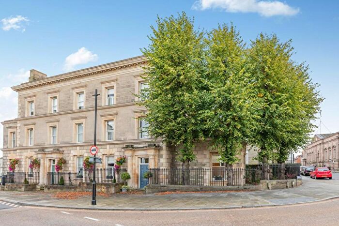 4 Bedroom End Of Terrace House For Sale In Northgate Place, Warwick, CV34
