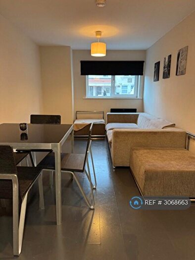 2 Bedroom Flat To Rent In Moss Lane East, Manchester, M14