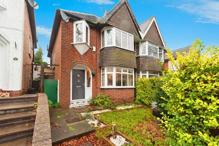 3 Bedroom Semi Detached House For Sale In Elmdon Road, Acocks Green, Birmingham, B27